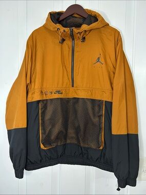 Nike large Jordan Men’s Hooded Windbreaker - rusty brown & Black